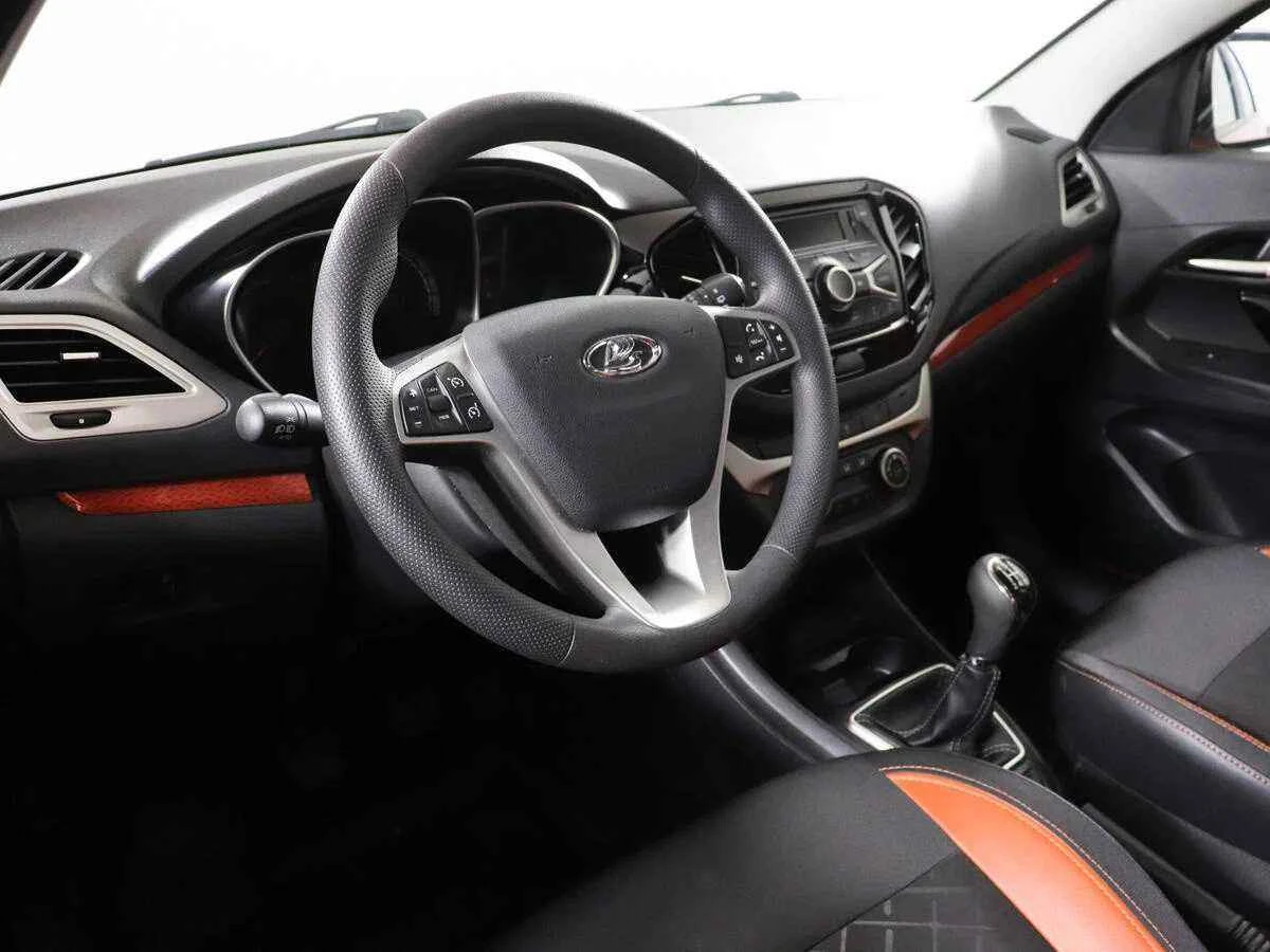 LADA Vesta SW Cross, Золотой, 2018, Механическая, 122 л.с., цена от 651 000 руб.