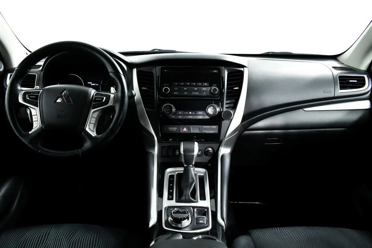 Mitsubishi Pajero Sport, Черный, 2018, Автоматическая, 181 л.с., цена от 2 515 000 руб.