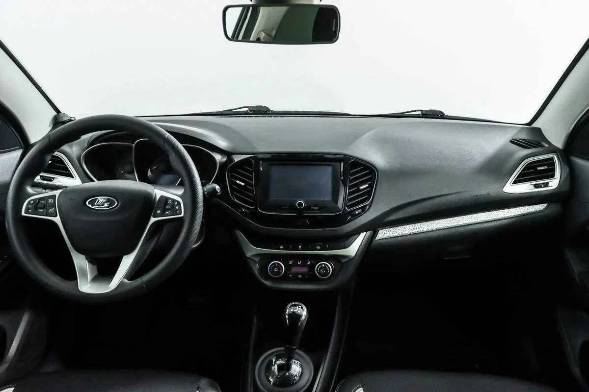 LADA Vesta SW Cross, Белый, 2018, Робот, 122 л.с., цена от 720 000 руб.