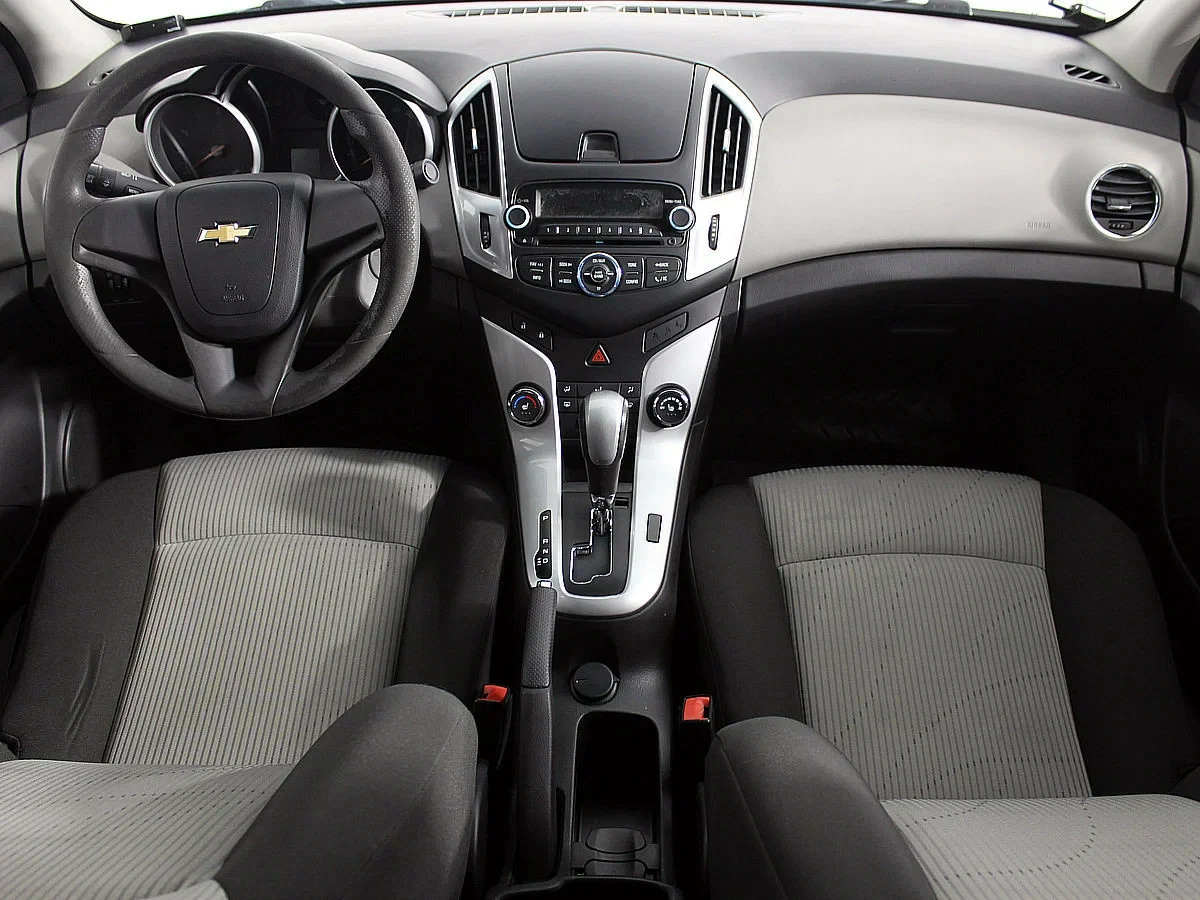 Chevrolet Cruze, Серебряный, 2014, Автоматическая, 109 л.с., цена от 459 300 руб.