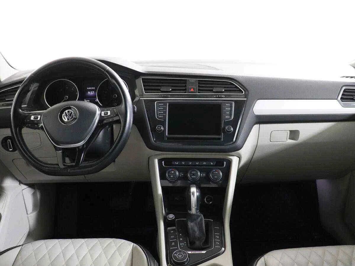 Volkswagen Tiguan, Черный, 2017, Робот, 180 л.с., цена от 1 417 000 руб.