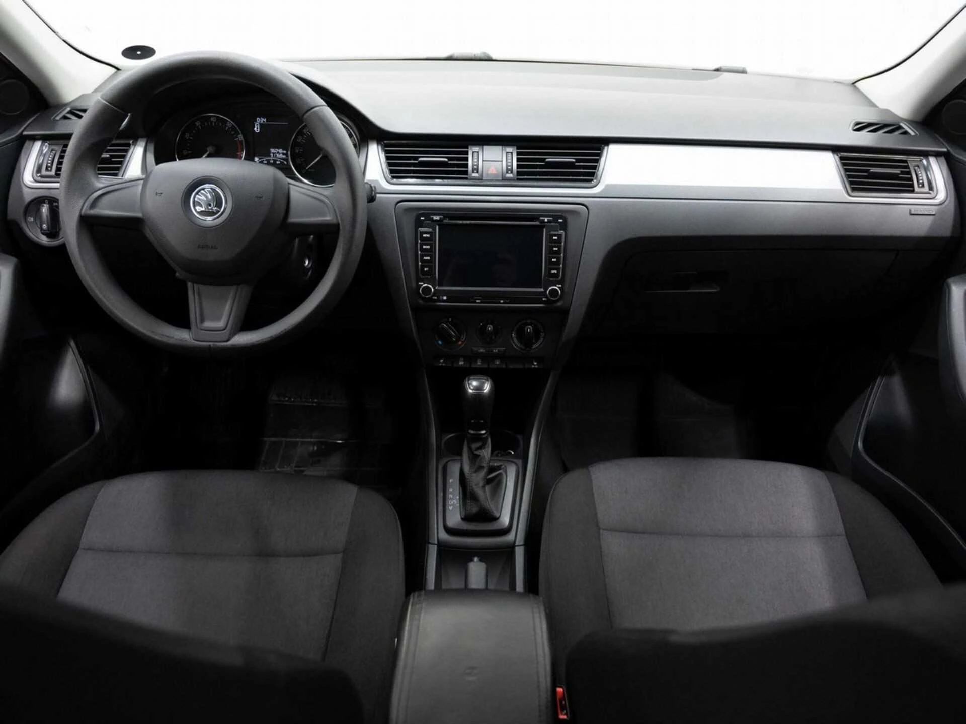 SKODA RAPID, Белый, 2015, Автоматическая, 105 л.с., цена от 678 400 руб.