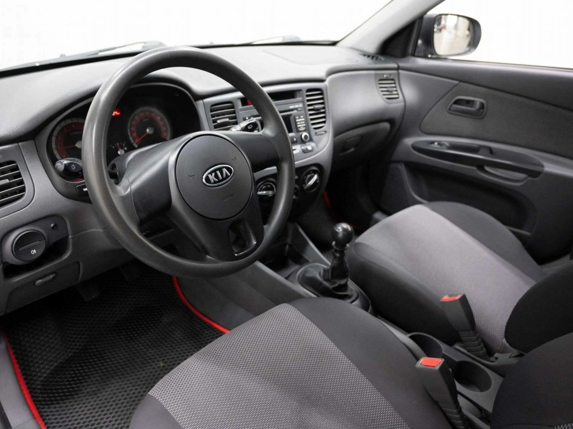 KIA RIO, Серебряный, 2011, Механическая, 95 л.с., цена от 352 000 руб.