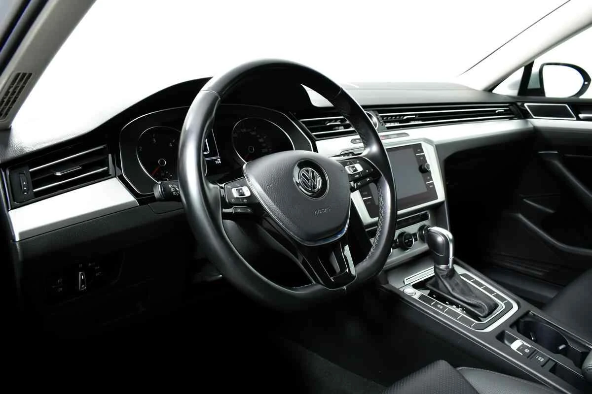Volkswagen Passat, Серебряный, 2019, Робот, 150 л.с., цена от 1 640 000 руб.