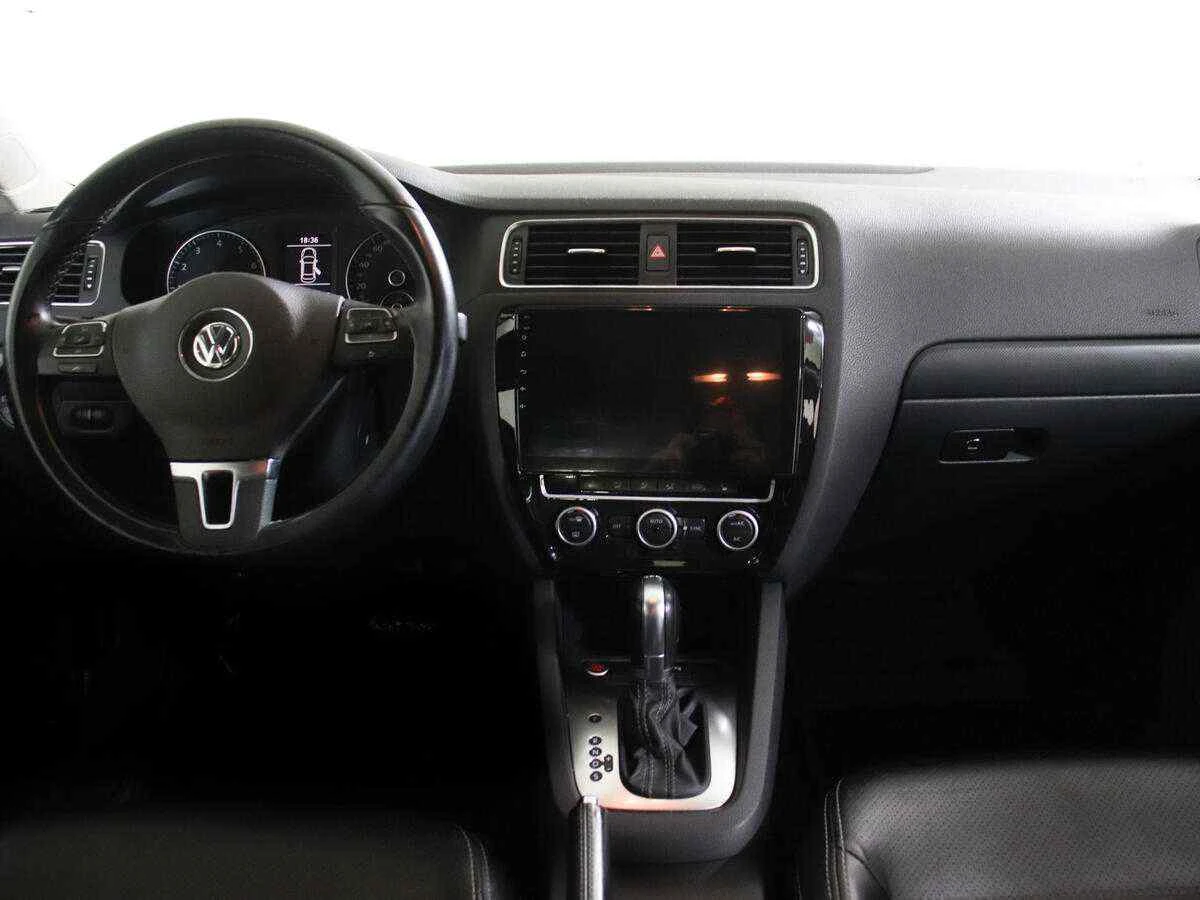 Volkswagen Jetta, Белый, 2013, Робот, 122 л.с., цена от 505 000 руб.