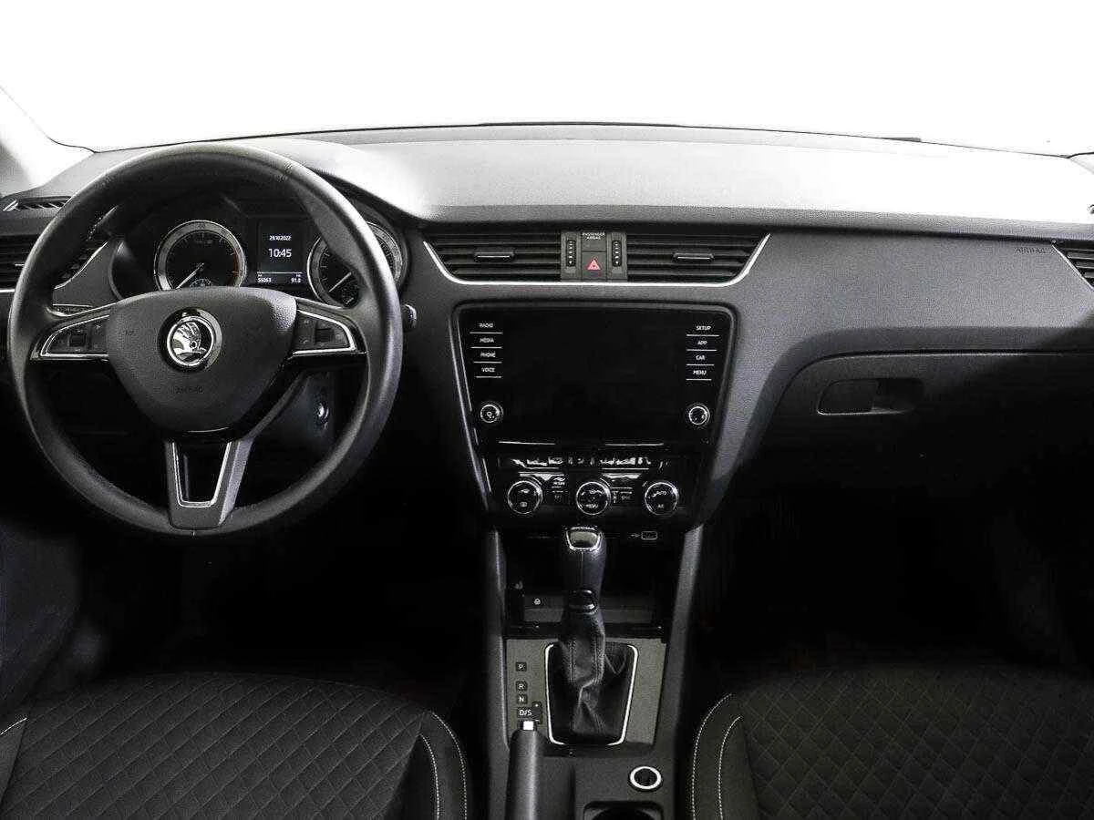 Skoda Octavia, Белый, 2019, Робот, 150 л.с., цена от 1 190 000 руб.