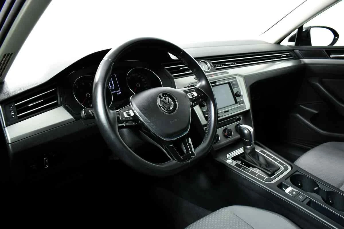 Volkswagen Passat, Черный, 2018, Робот, 125 л.с., цена от 1 350 000 руб.