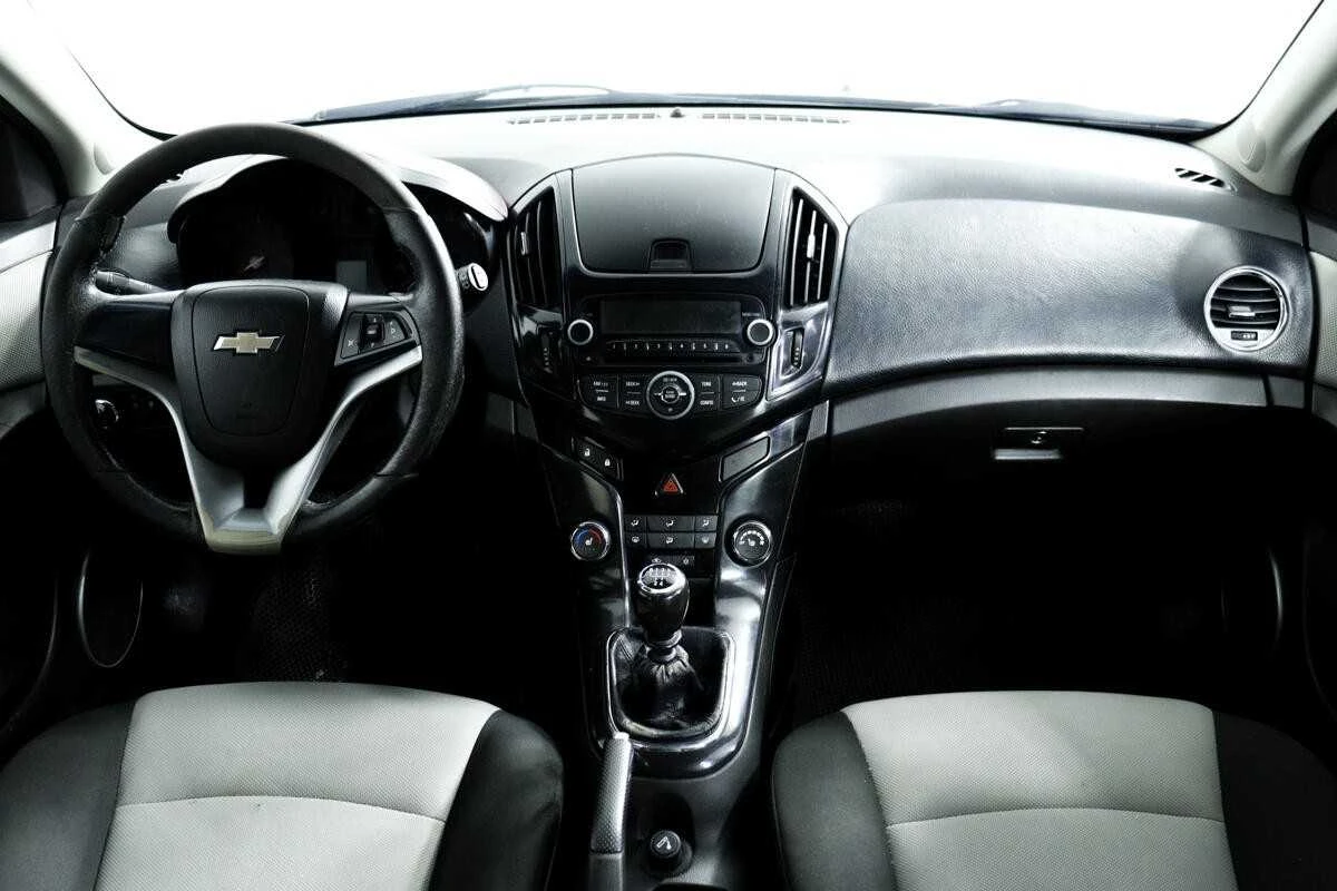 CHEVROLET CRUZE, Серебряный, 2013, Механическая, 124 л.с., цена от 441 600 руб.