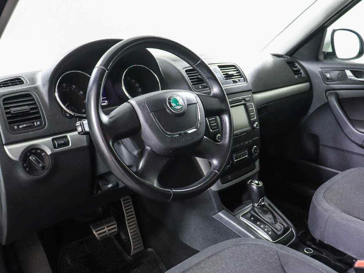 Skoda Yeti, Белый, 2013, Робот, 122 л.с., цена от 545 000 руб.