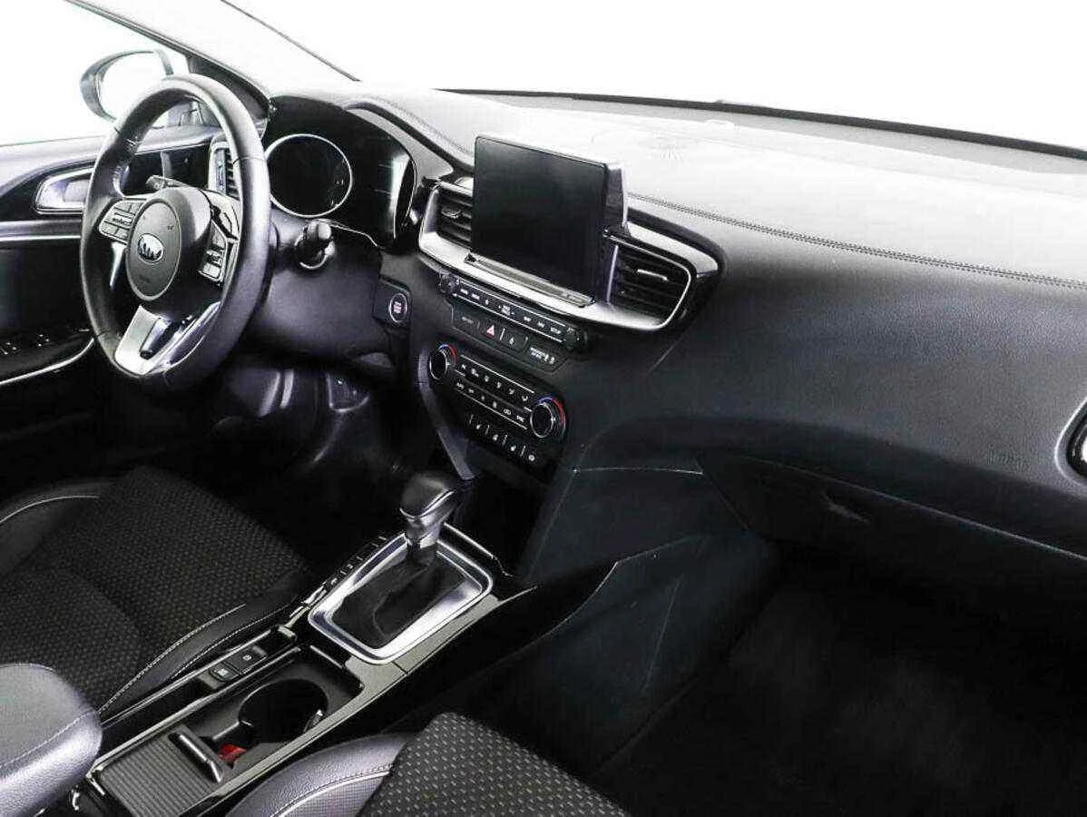 KIA Ceed, Белый, 2018, Робот, 140 л.с., цена от 1 255 000 руб.