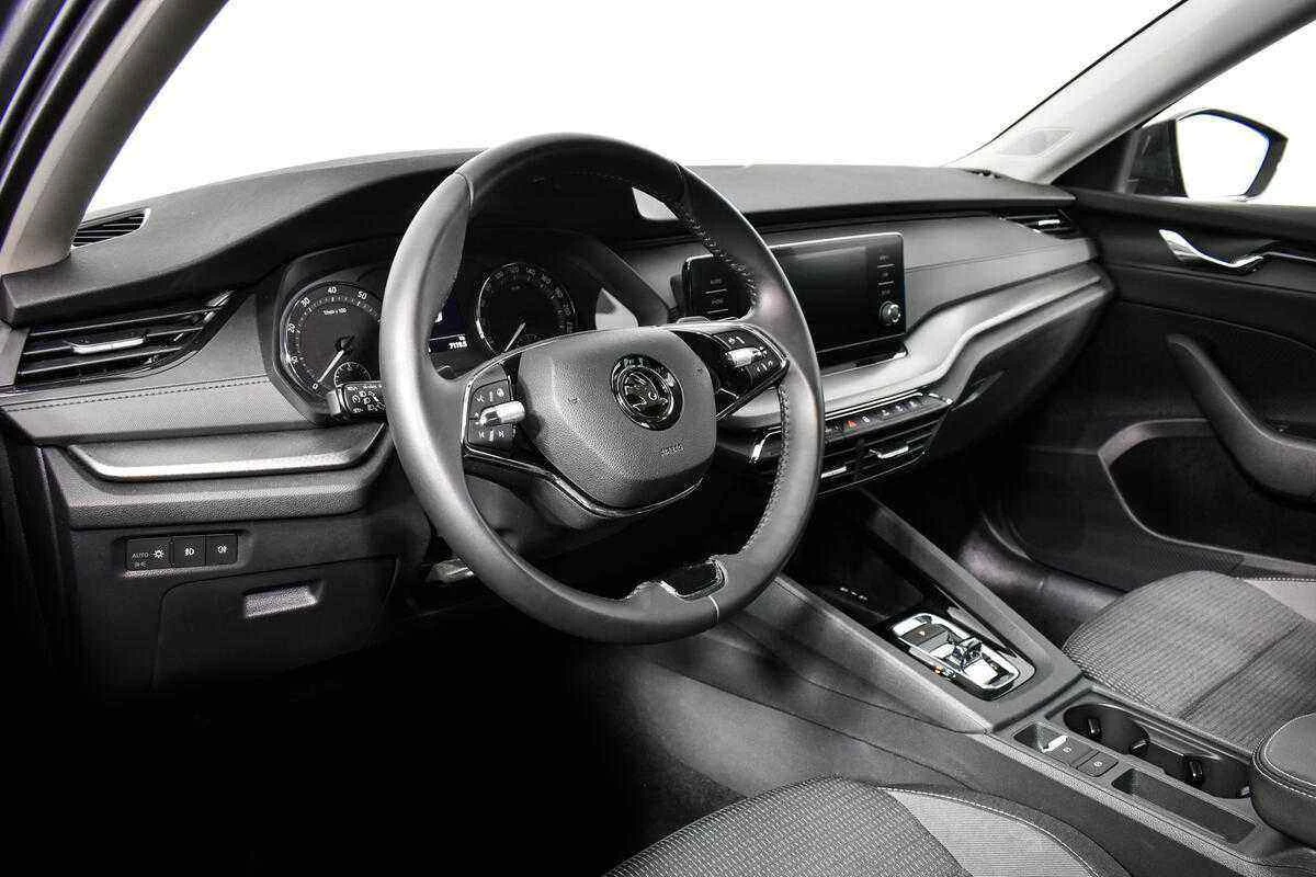 Skoda Octavia, Серый, 2022, Робот, 150 л.с., цена от 2 500 000 руб.