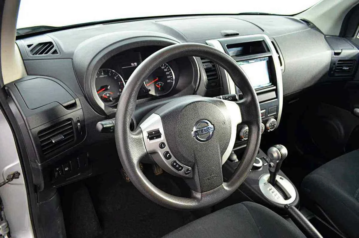 Nissan X-Trail, Серебряный, 2014, Вариатор, 141 л.с., цена от 919 000 руб.