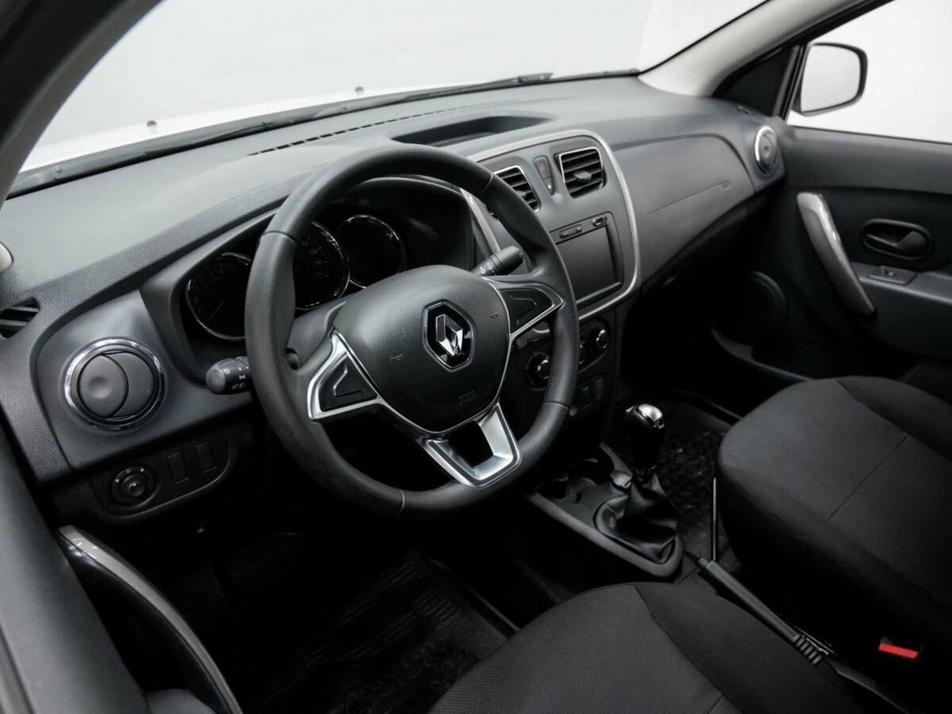 RENAULT LOGAN, Белый, 2020, Автоматическая, 102 л.с., цена от 720 000 руб.