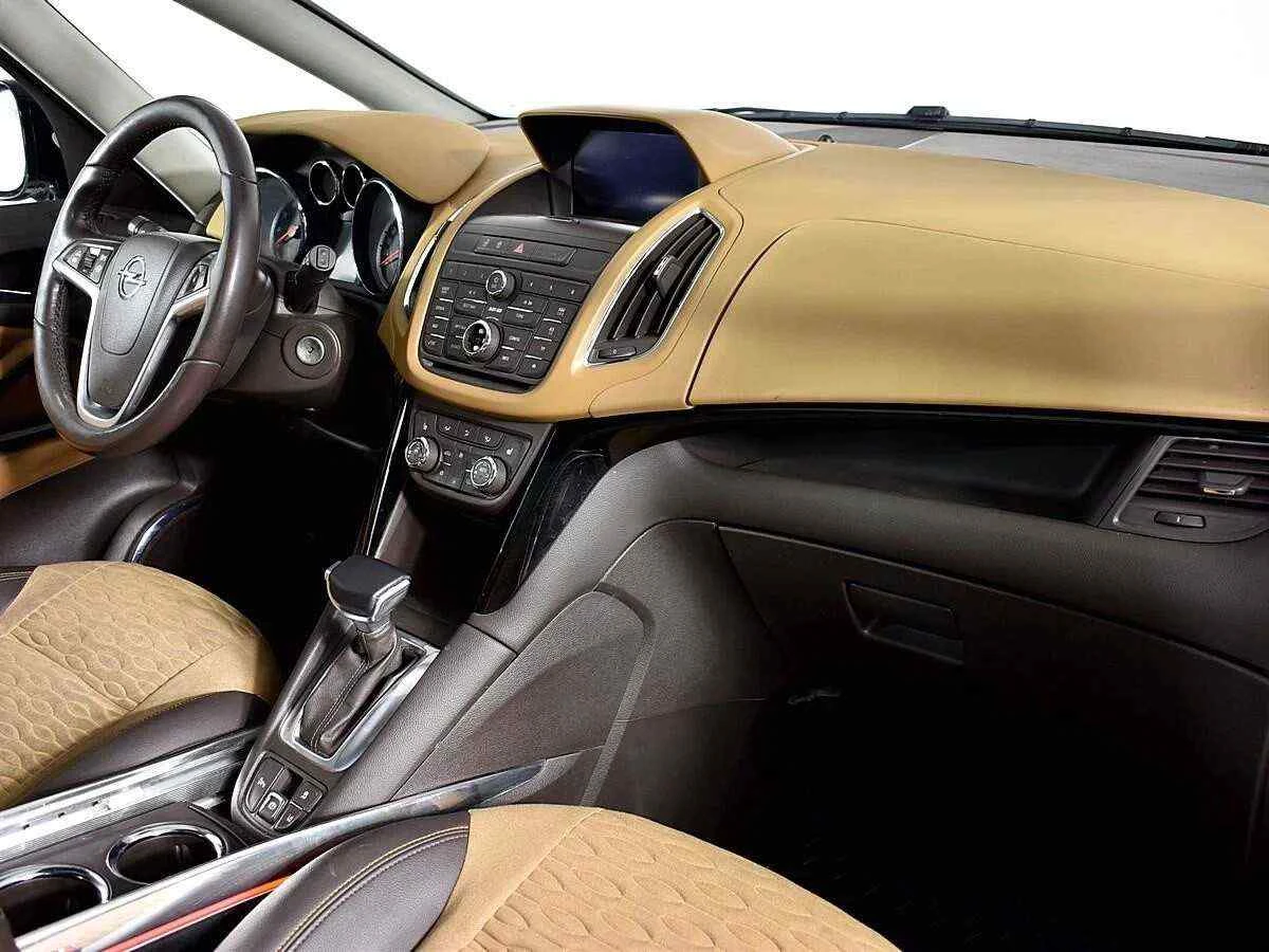 Opel Zafira, Белый, 2013, Автоматическая, 140 л.с., цена от 874 800 руб.