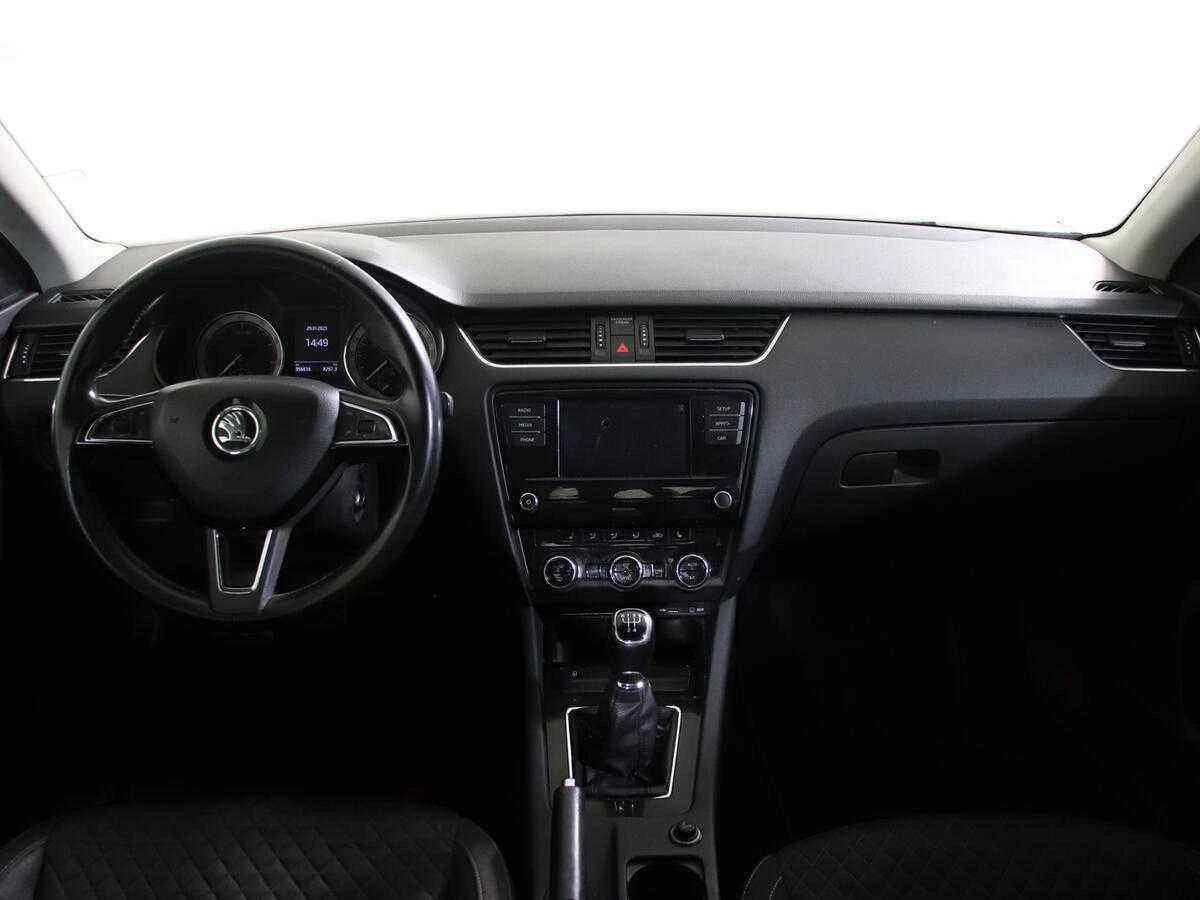 Skoda Octavia, Белый, 2018, Механическая, 110 л.с., цена от 700 000 руб.