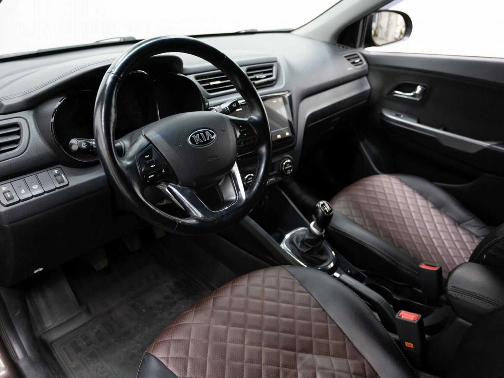 KIA RIO, Коричневый, 2014, Механическая, 123 л.с., цена от 664 000 руб.