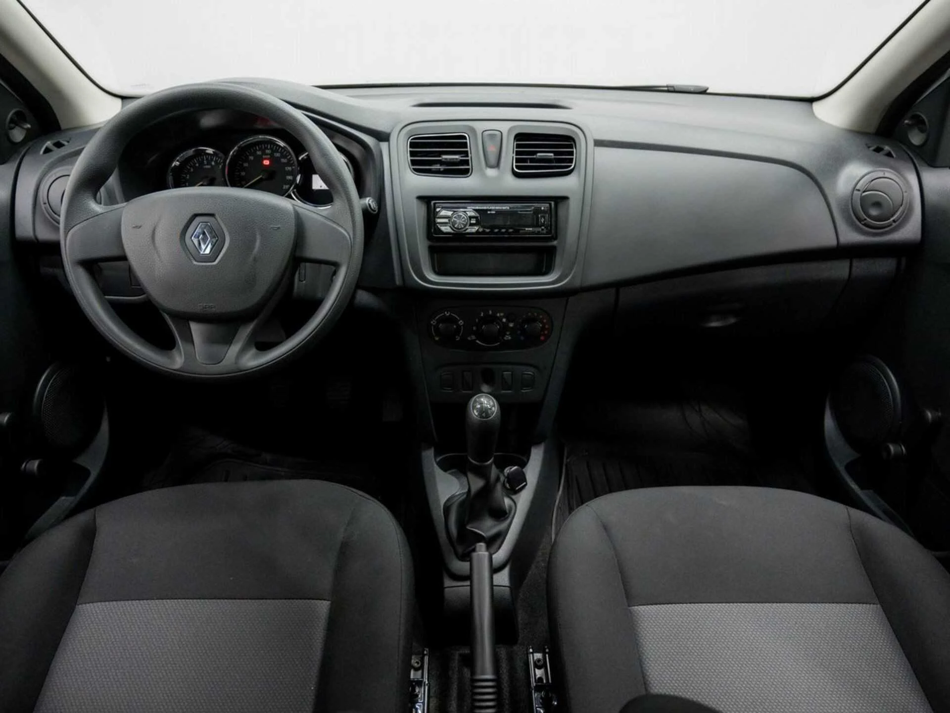 RENAULT LOGAN, Белый, 2017, Механическая, 82 л.с., цена от 600 000 руб.