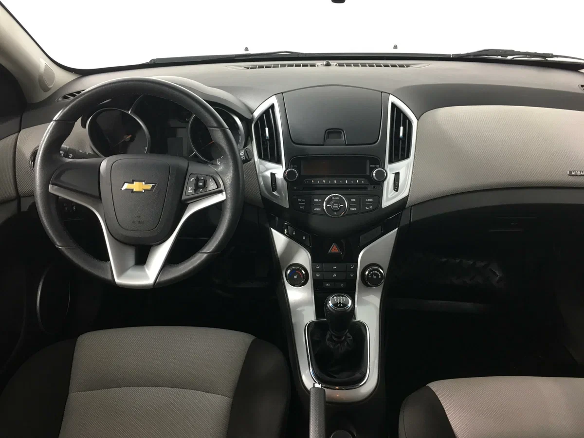 Chevrolet Cruze, Белый, 2014, Механическая, 109 л.с., цена от 590 000 руб.
