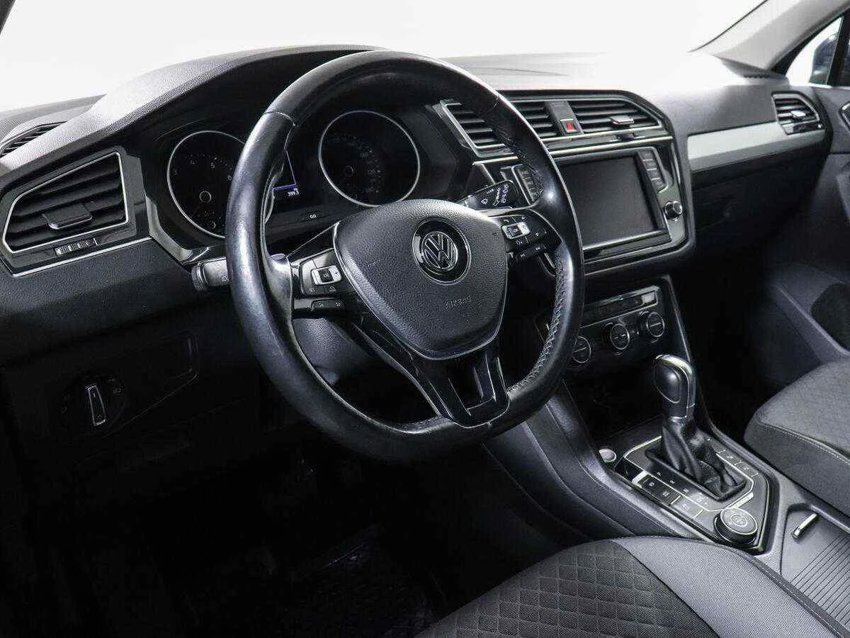 Volkswagen Tiguan, Черный, 2017, Робот, 190 л.с., цена от 2 080 000 руб.