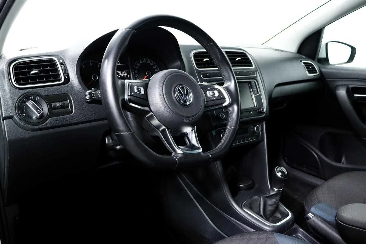 VOLKSWAGEN POLO, Белый, 2019, Механическая, 90 л.с., цена от 800 000 руб.
