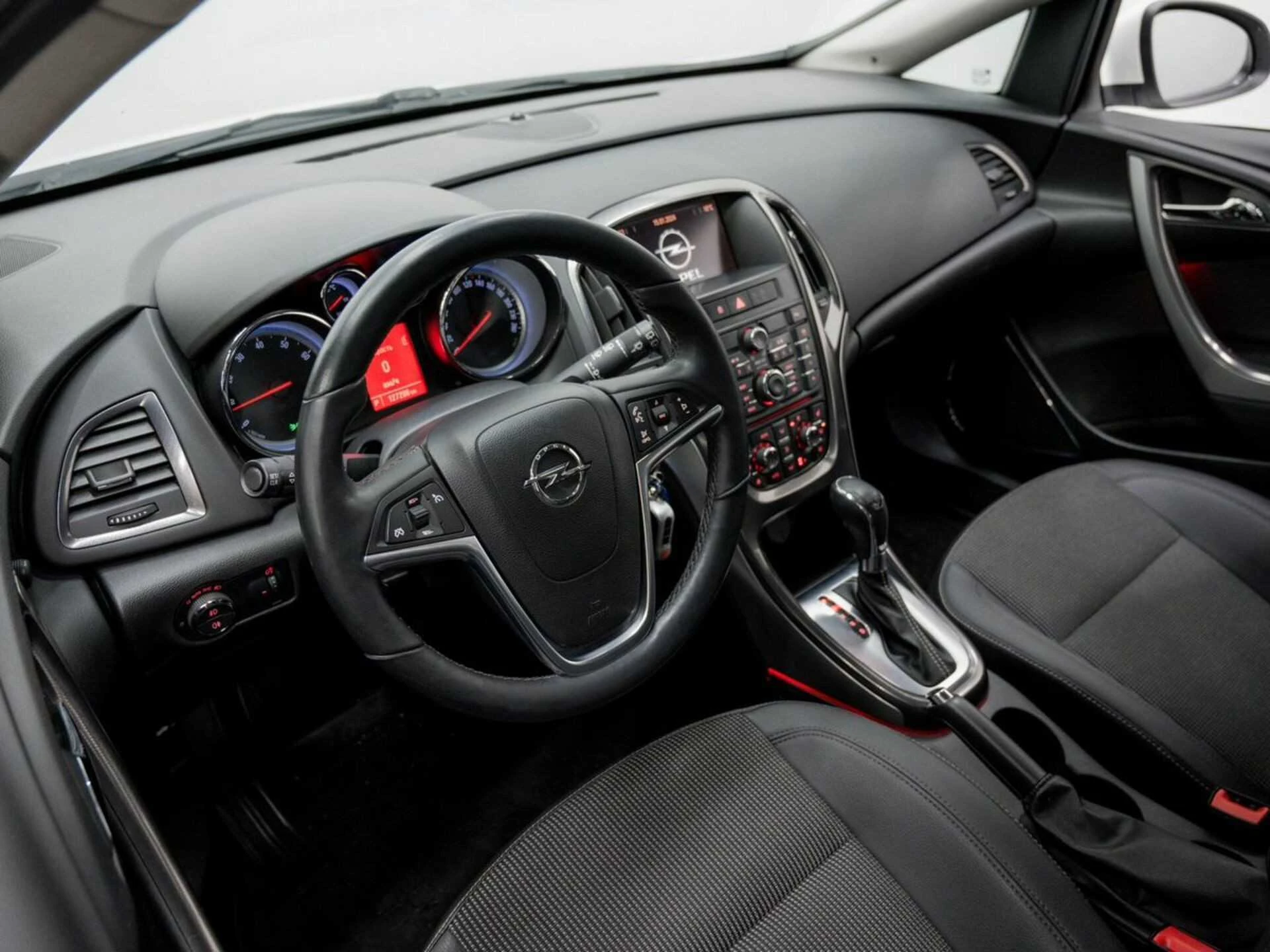 OPEL ASTRA, Белый, 2012, Автоматическая, 115 л.с., цена от 504 000 руб.