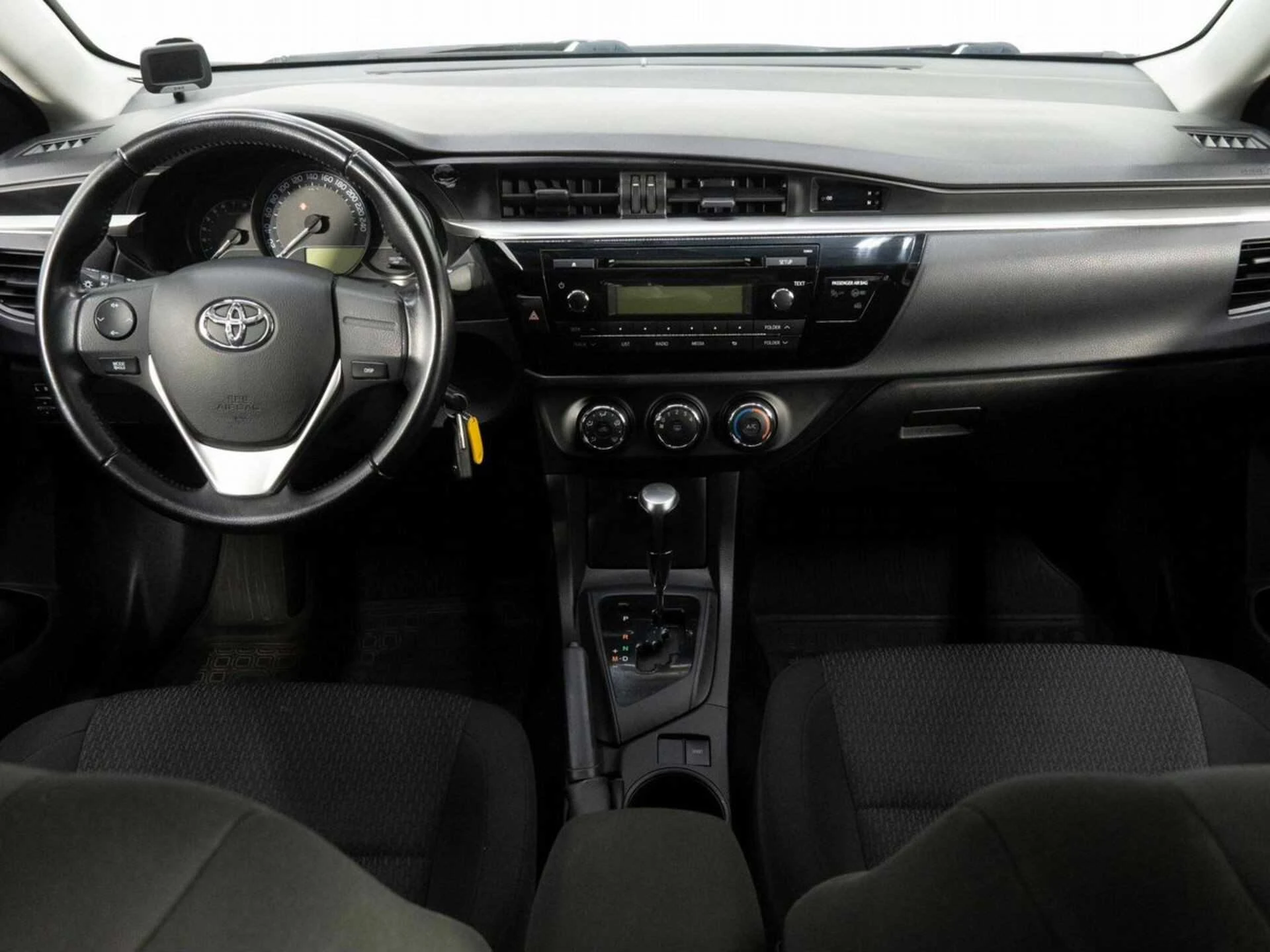 TOYOTA COROLLA, Белый, 2015, Вариатор, 122 л.с., цена от 937 600 руб.