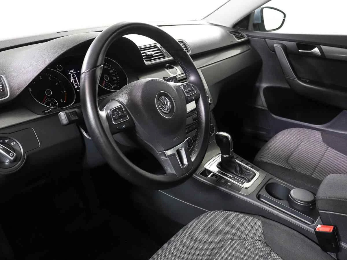 Volkswagen Passat, Голубой, 2012, Робот, 152 л.с., цена от 800 000 руб.