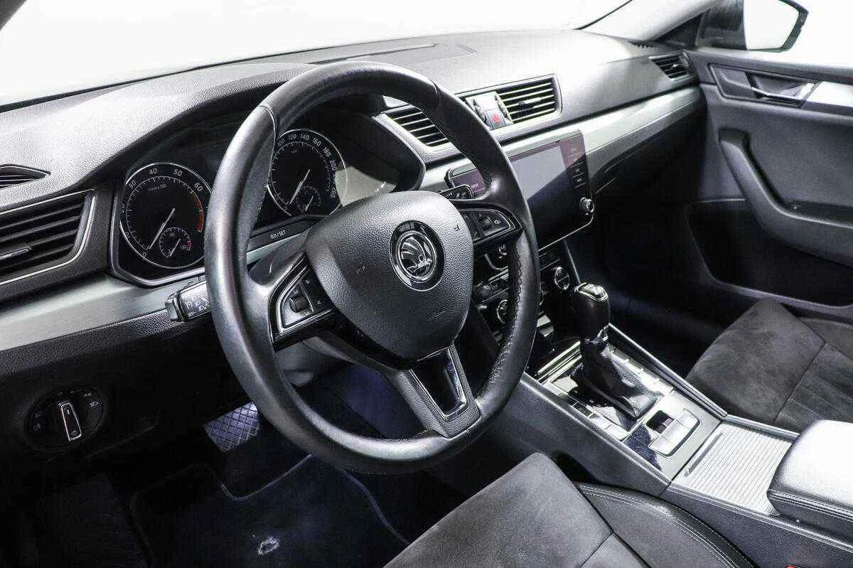 Skoda Superb, Коричневый, 2017, Робот, 280 л.с., цена от 1 365 000 руб.