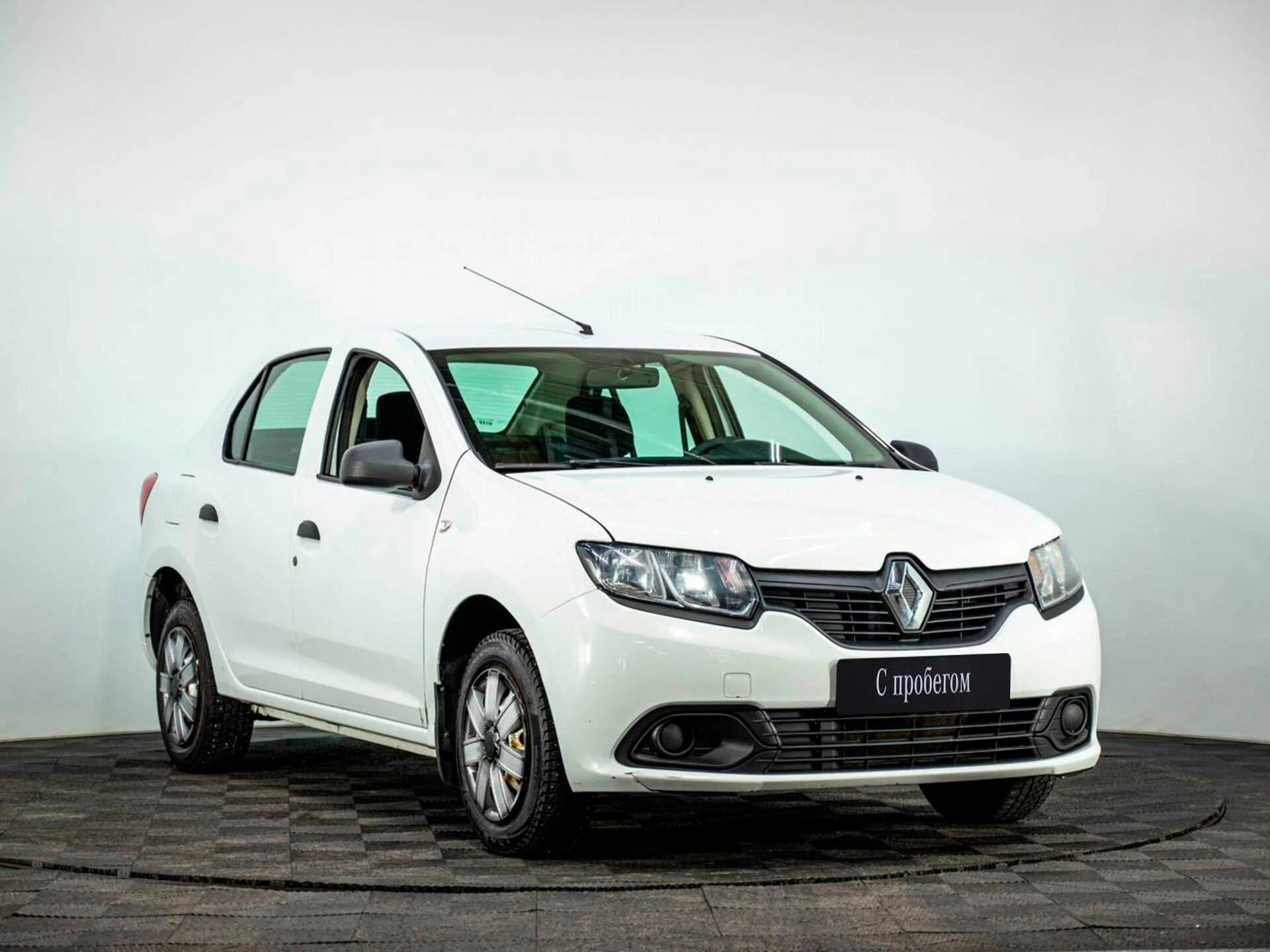 RENAULT LOGAN, Белый, 2017, Механическая, 82 л.с., цена от 600 000 руб.