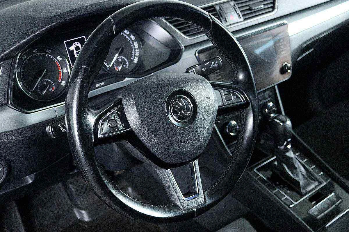 Skoda Superb, Черный, 2017, Робот, 180 л.с., цена от 1 200 000 руб.