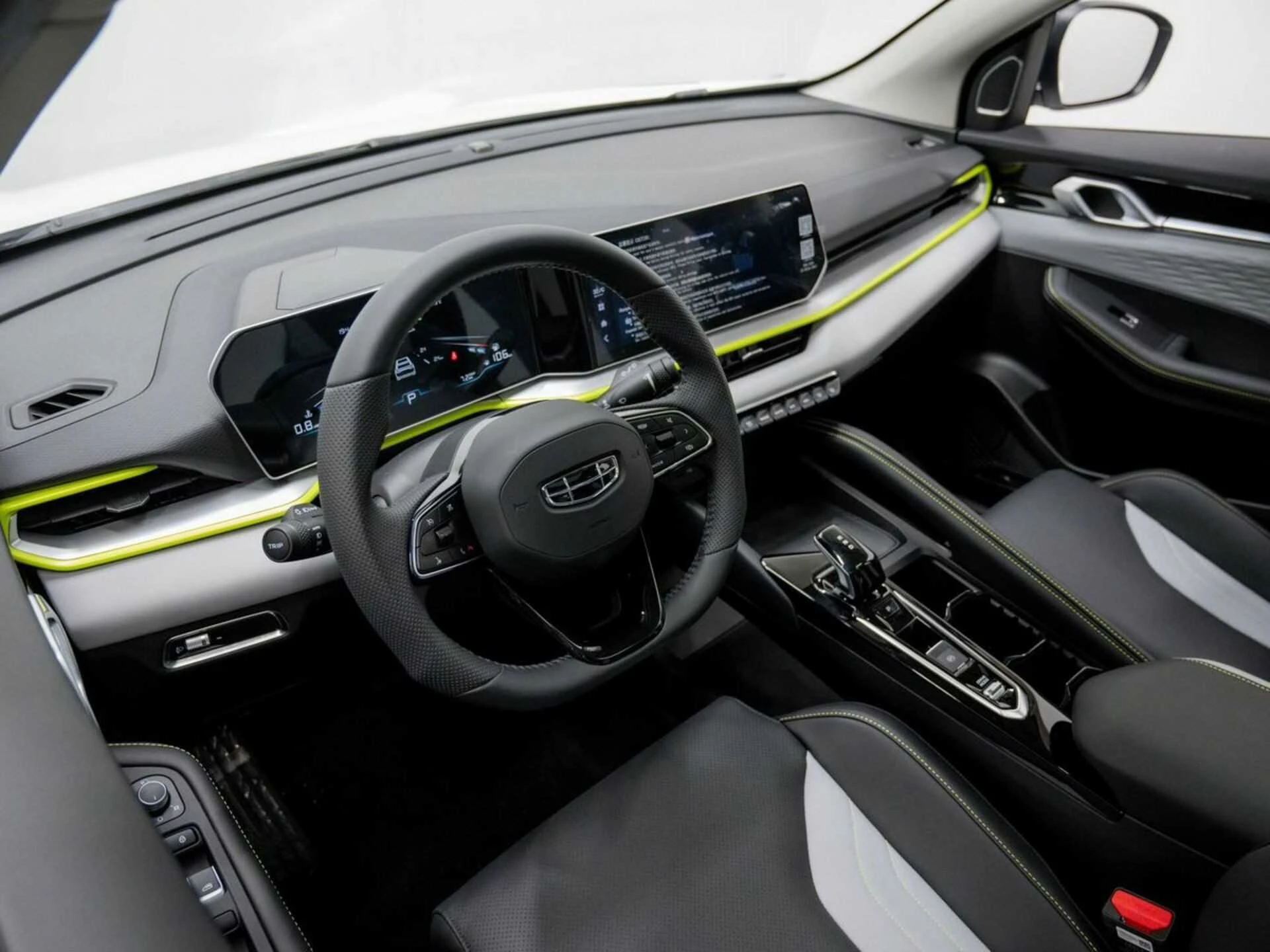 GEELY COOLRAY, Белый, 2023, Робот, 172 л.с., цена от 1 632 000 руб.