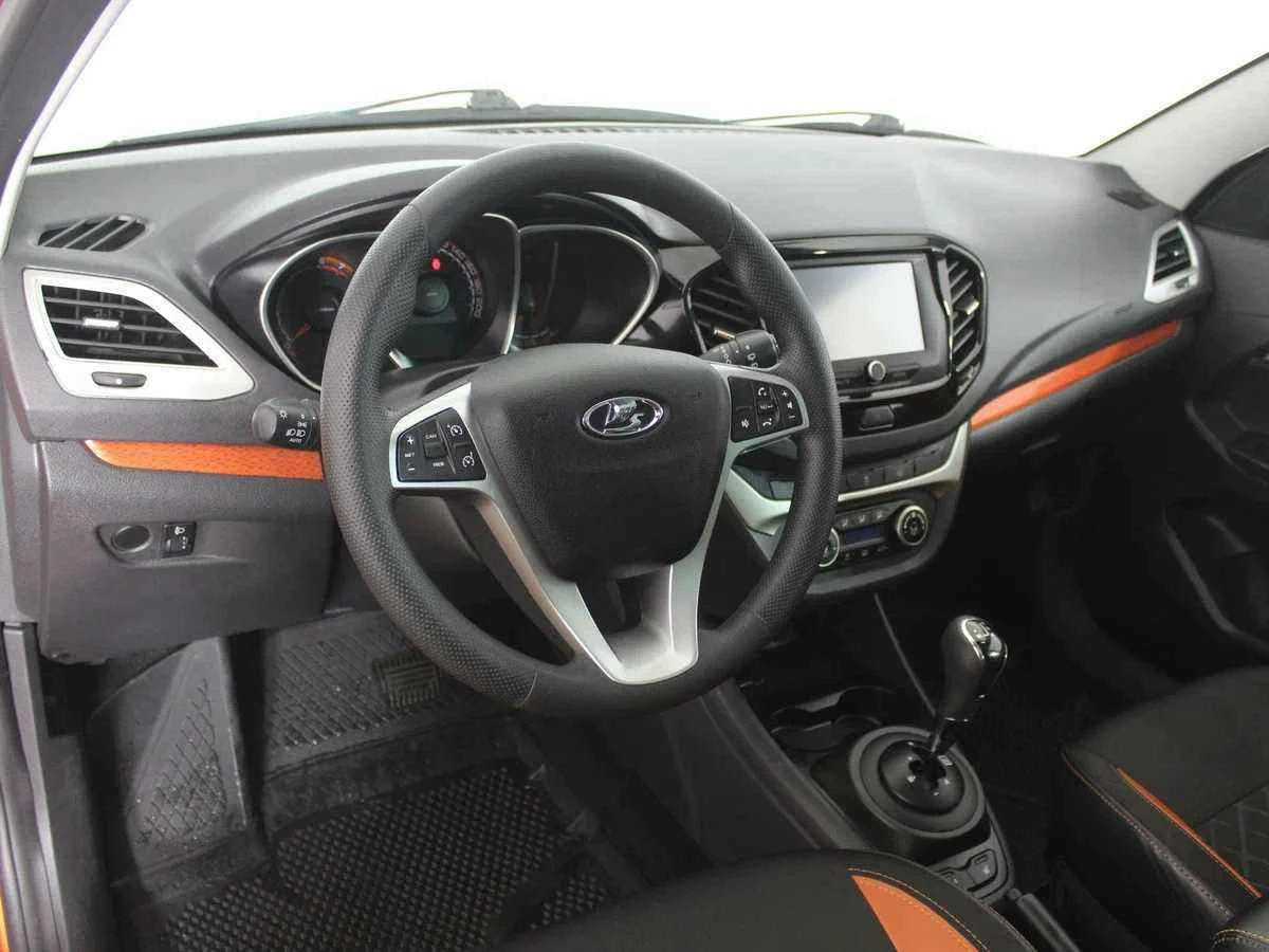 LADA Vesta SW Cross, Оранжевый, 2018, Робот, 122 л.с., цена от 692 000 руб.