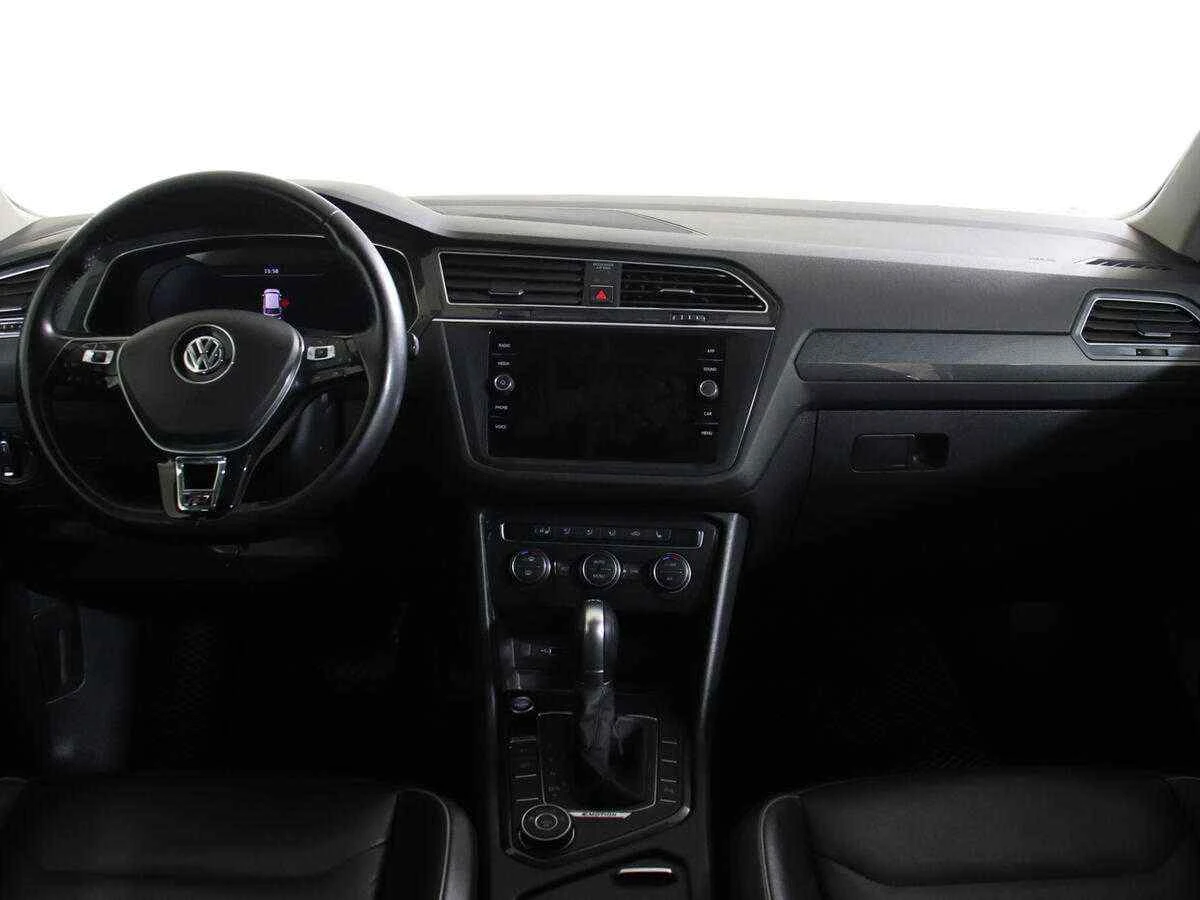 Volkswagen Tiguan, Серебряный, 2017, Робот, 150 л.с., цена от 1 313 000 руб.