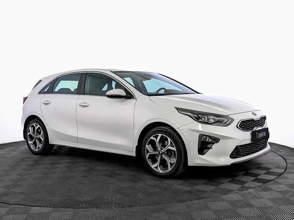 KIA CEED, Белый, 2018, Робот, 140 л.с., цена от 1 136 000 руб.