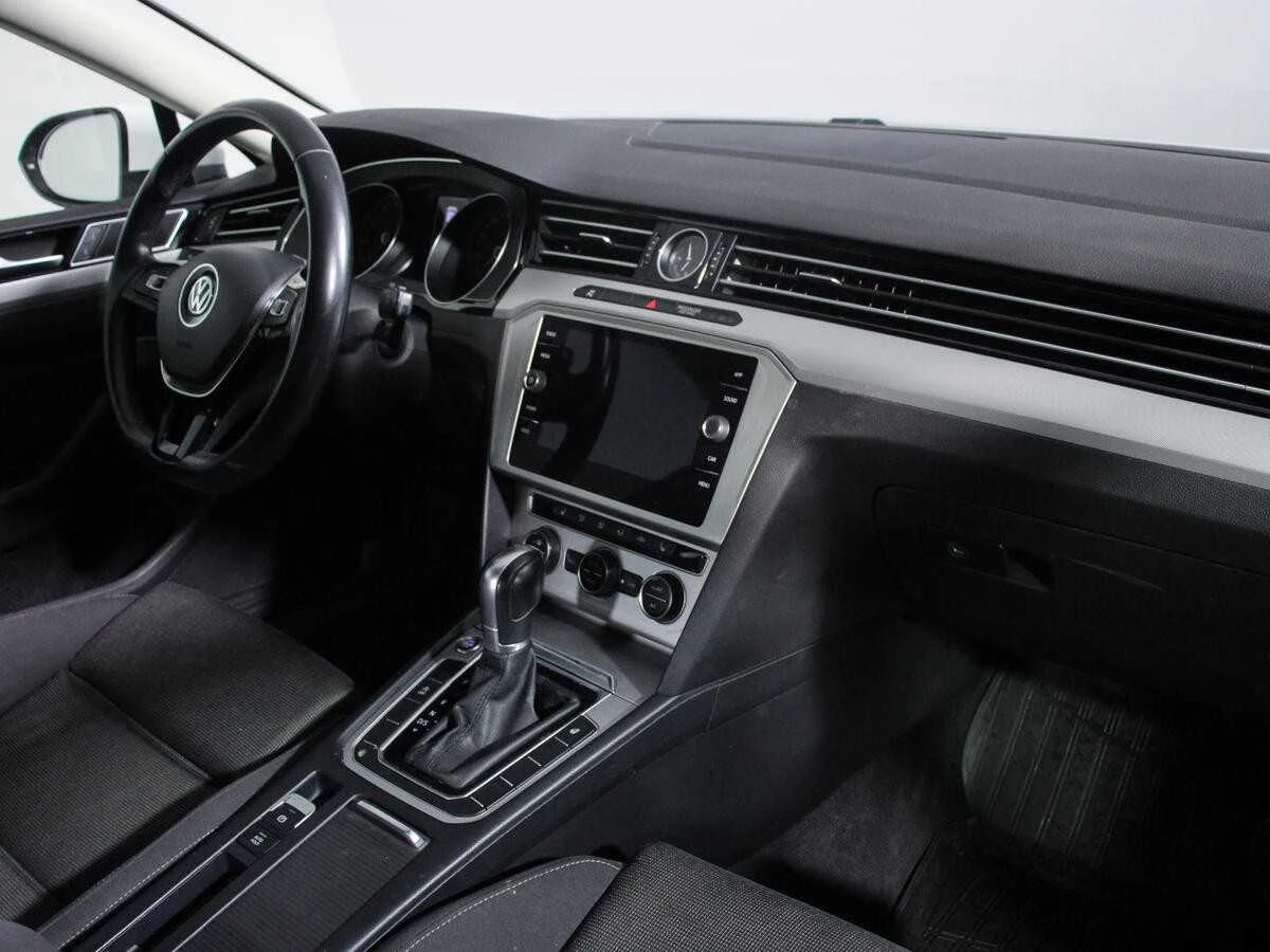 VOLKSWAGEN PASSAT, Белый, 2018, Робот, 150 л.с., цена от 1 216 000 руб.
