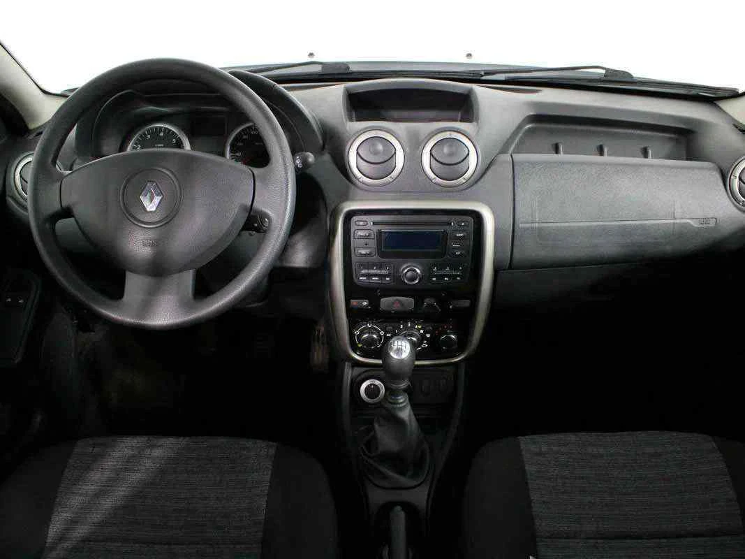 Renault Duster, Серебряный, 2015, Механическая, 90 л.с., цена от 695 000 руб.