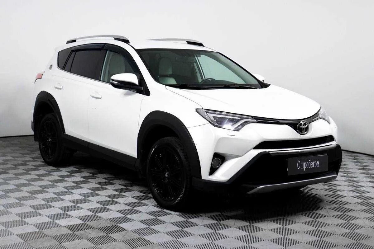 TOYOTA RAV4, Белый, 2018, Вариатор, 146 л.с., цена от 1 800 000 руб.