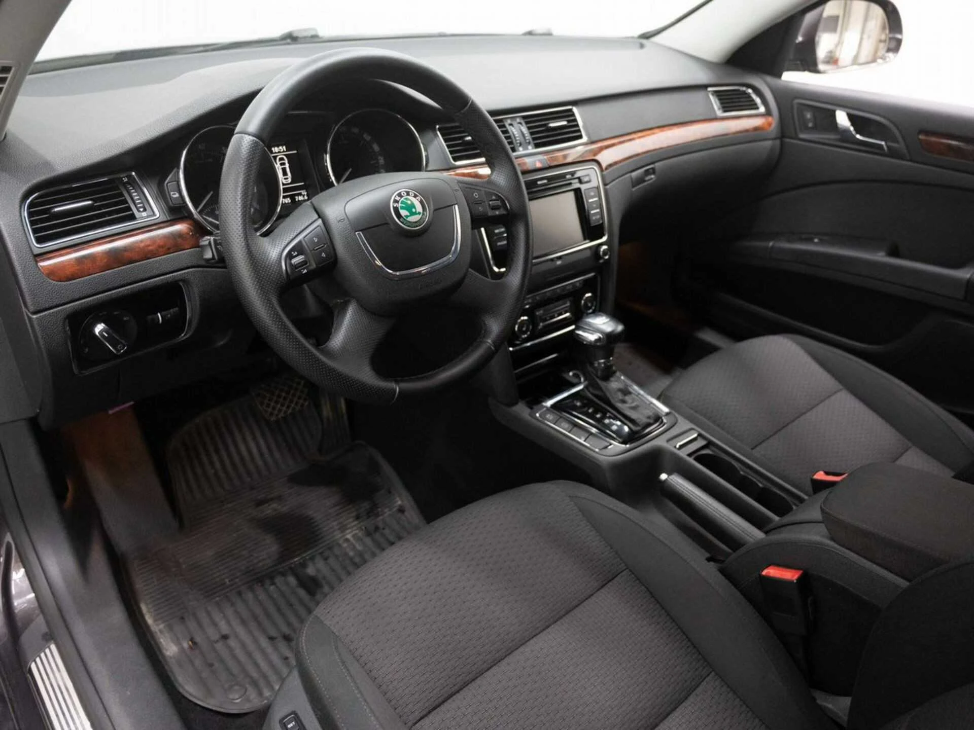 SKODA SUPERB, Черный, 2010, Робот, 152 л.с., цена от 544 000 руб.