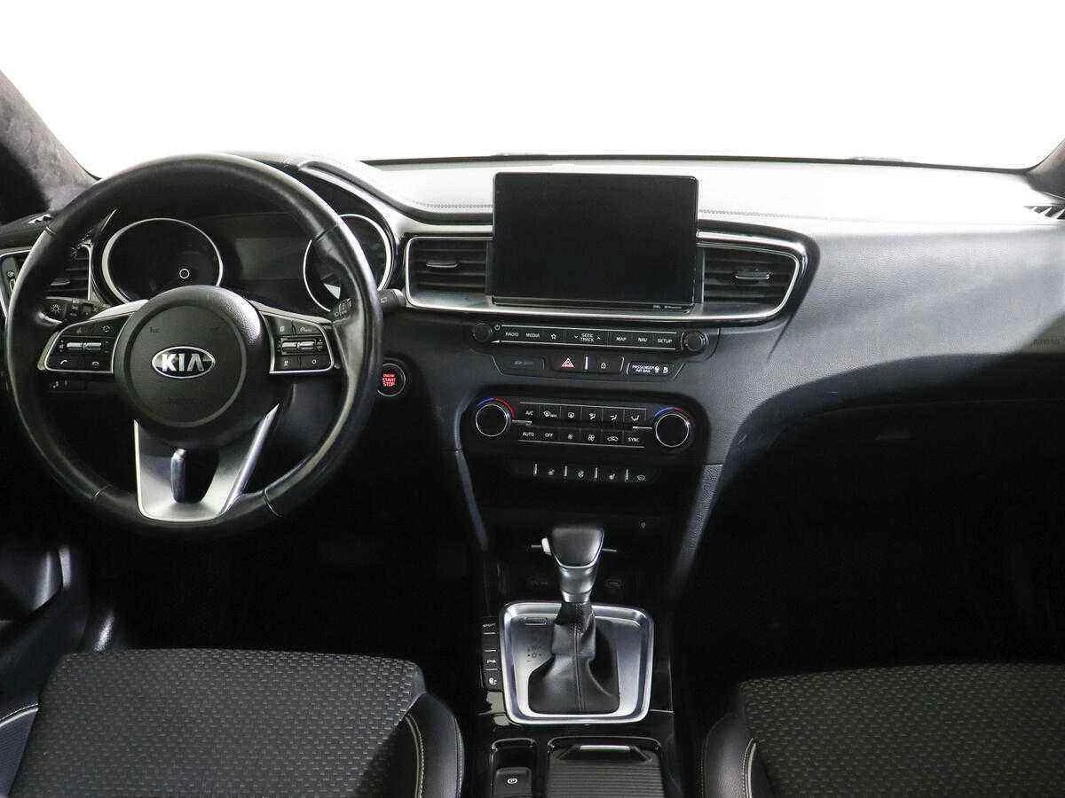 KIA Ceed, Серый, 2018, Робот, 140 л.с., цена от 1 025 000 руб.