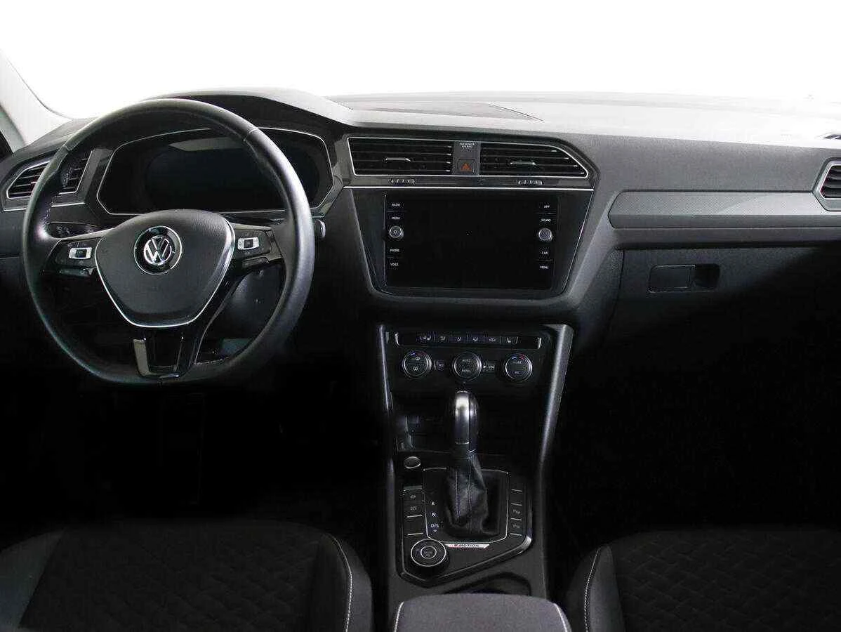 Volkswagen Tiguan, Черный, 2018, Робот, 180 л.с., цена от 1 503 000 руб.