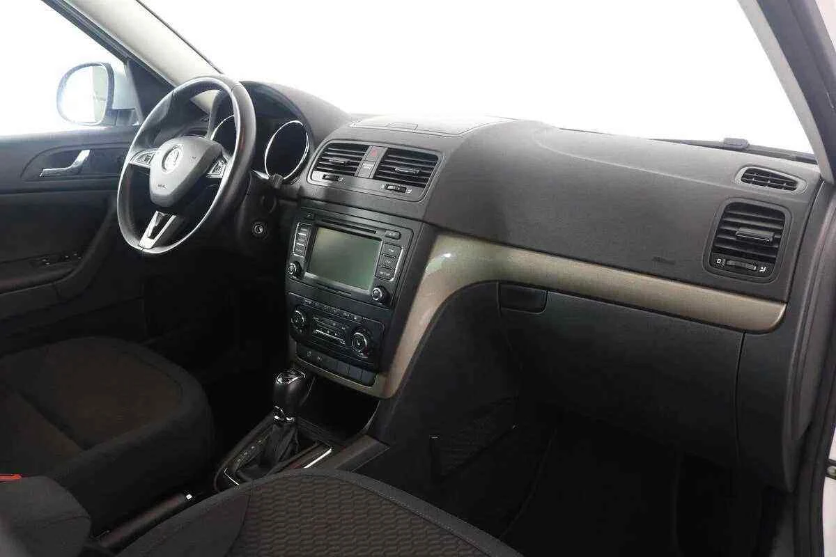 Skoda Yeti, Белый, 2014, Робот, 122 л.с., цена от 857 000 руб.