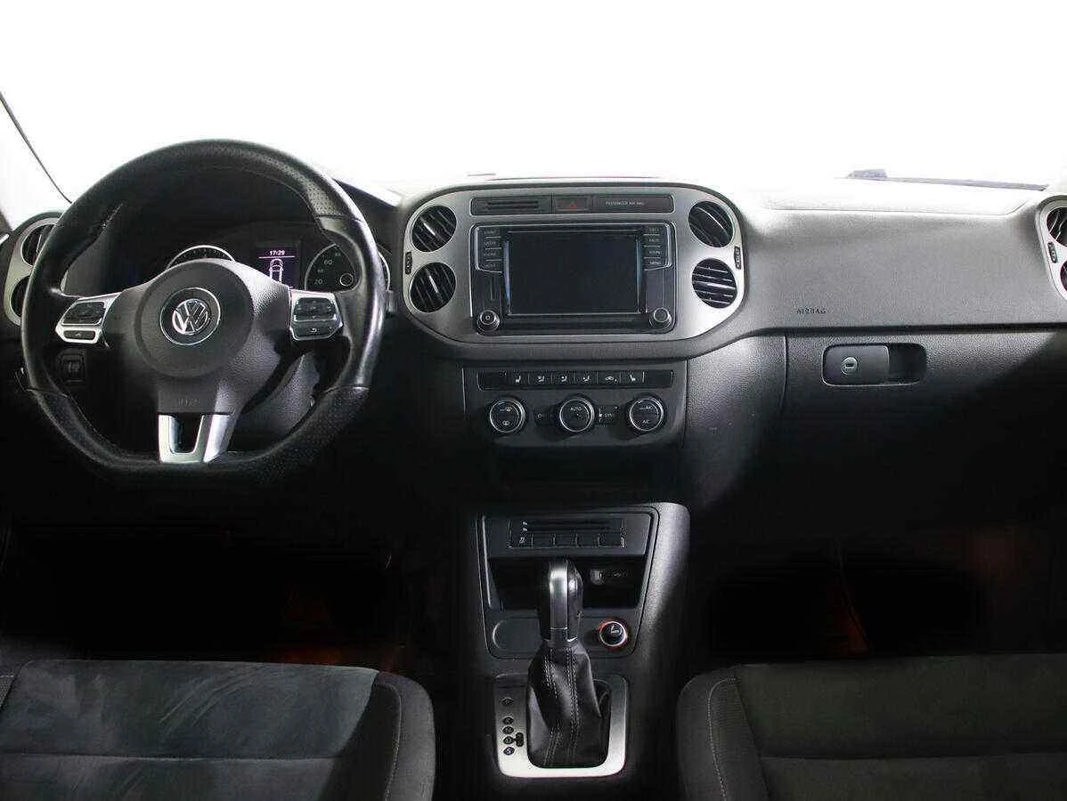 Volkswagen Tiguan, Черный, 2016, Робот, 150 л.с., цена от 995 000 руб.