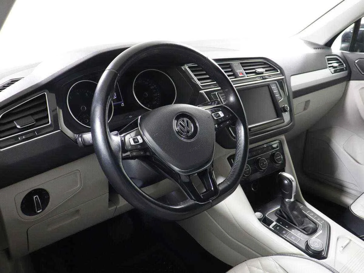 Volkswagen Tiguan, Черный, 2017, Робот, 180 л.с., цена от 1 417 000 руб.